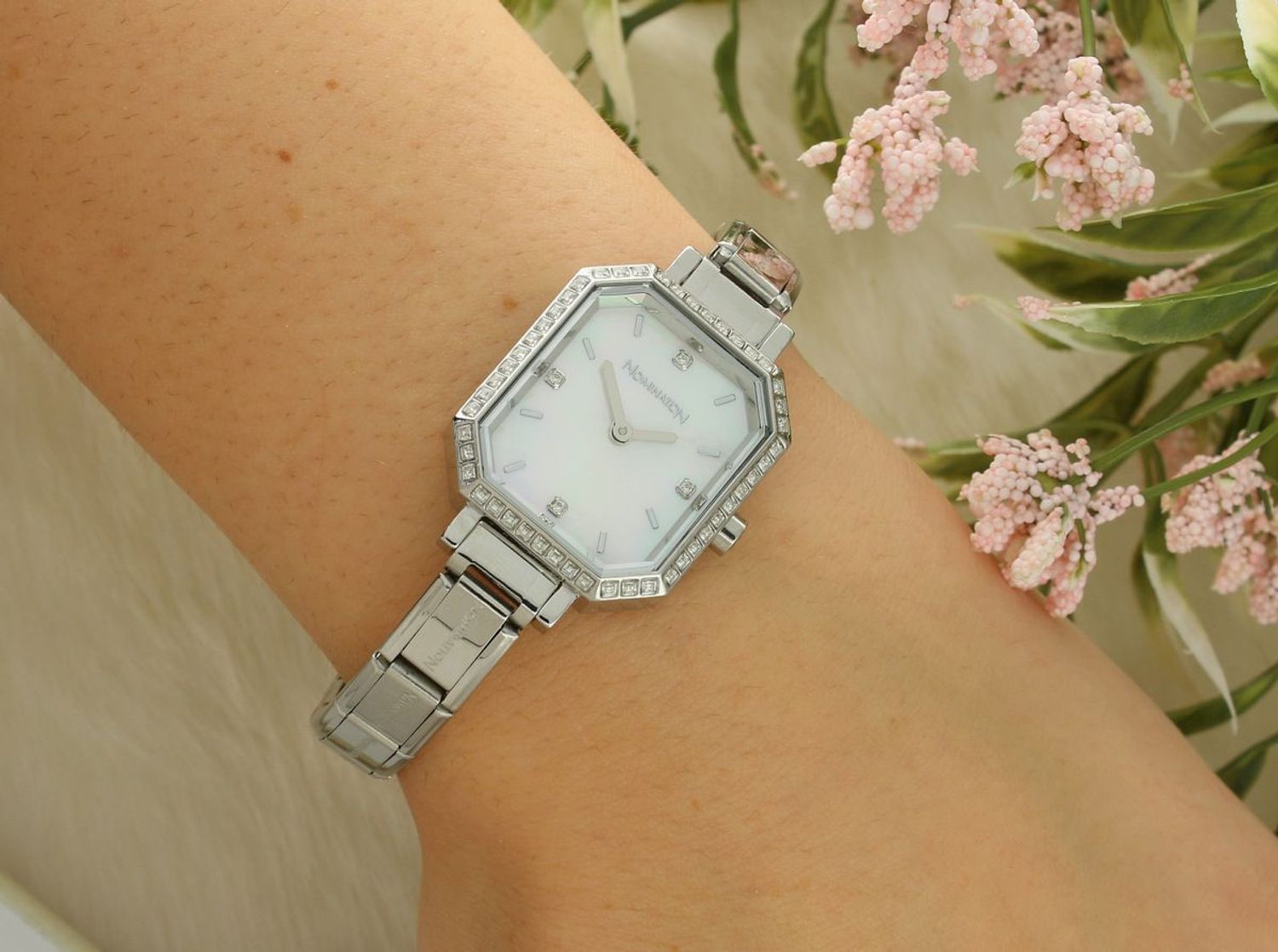 Luksusowy zegarek damski Nomination Composable Paris 076036008 z bransoletą Composable Classic. Masa perłowa, cyrkonie, wodoszczelność 3ATM, obwód 18 cm z mo1.jpg